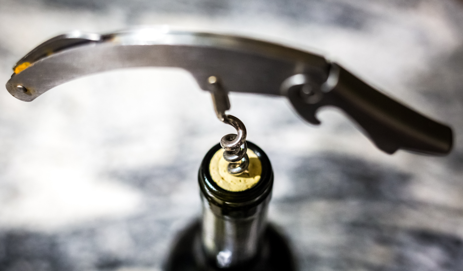 How to Use a Corkscrew Like a Pro: Step-by-Step Instructions | Wine-n-Gear